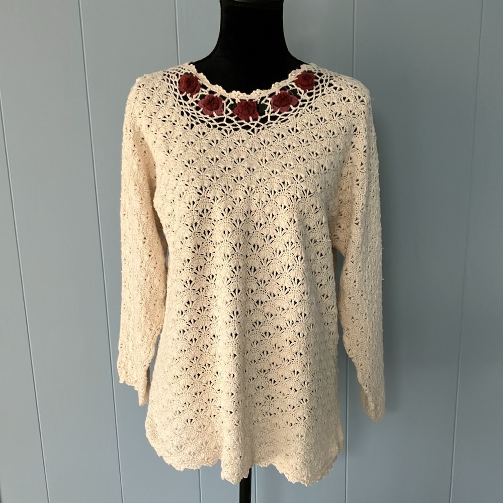 Vintage Women’s Capacity M Cream Open Crochet Sweater 3D Floral Detail Silk Yarn